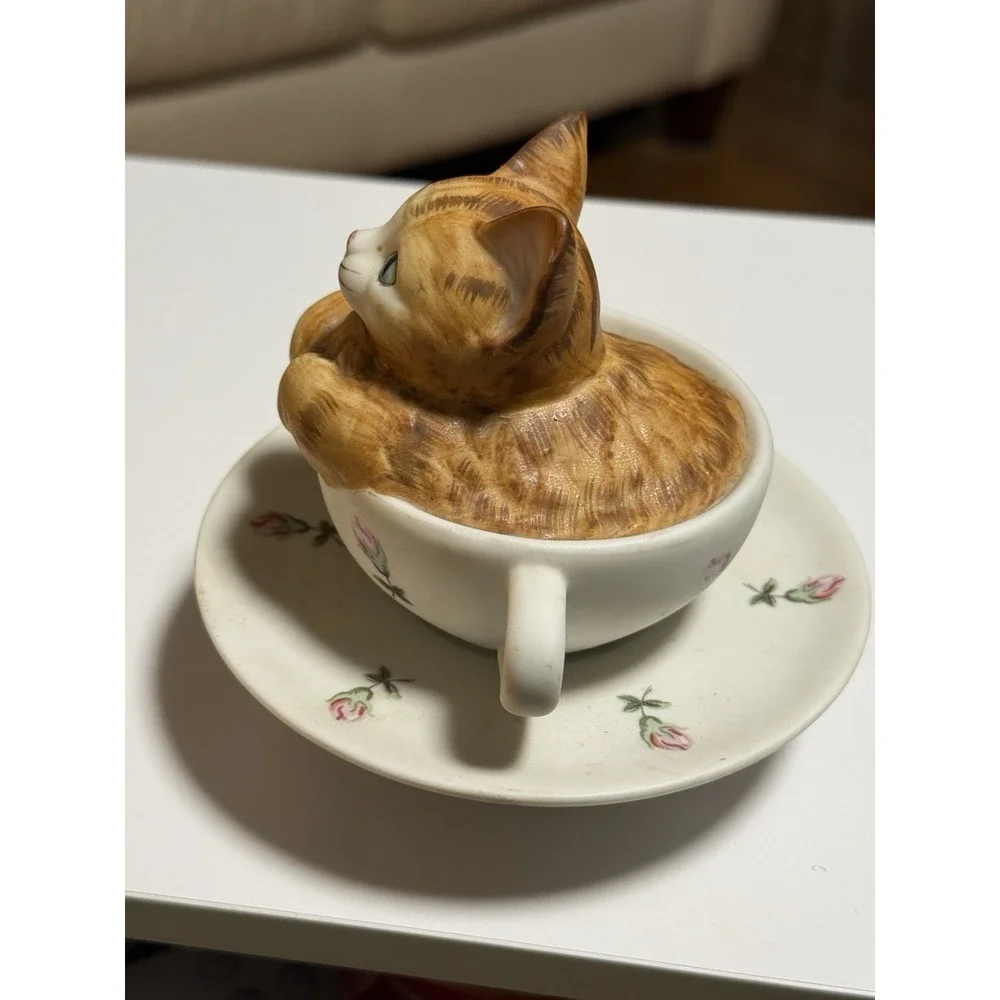 Mann MCMLXXXII Musical Cat in‎ Teacup Figurine